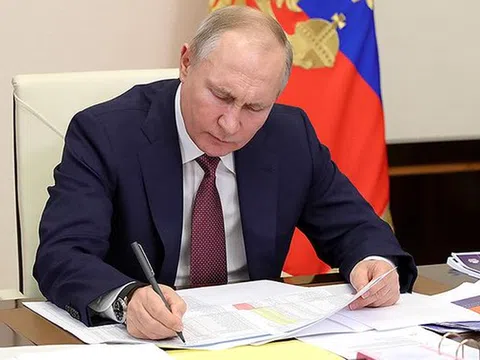 Ông Putin ký luật giúp Nga “gỡ khó” về thanh toán quốc tế