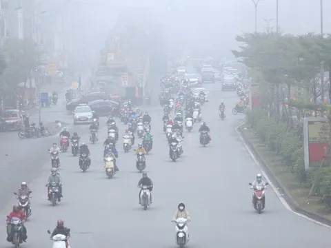 Nhiều nơi khu vực Bắc Bộ chìm trong sương mù sáng sớm 3/12