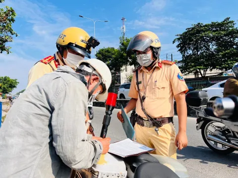Từ 2025, cảnh sát giao thông được kiểm tra những giấy tờ gì?