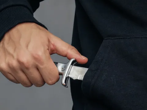 Tự sát trước mặt bạn gái vì không thể hàn gắn mối quan hệ