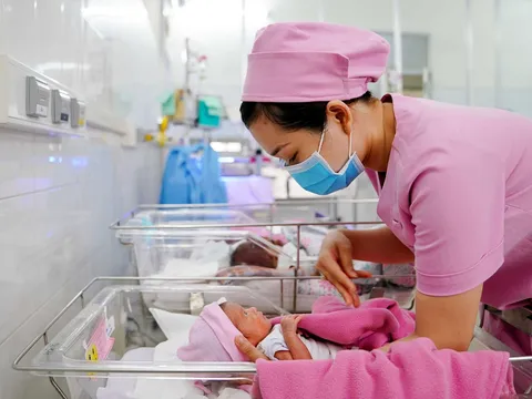 Bí quyết nhận trợ cấp 3 triệu đồng từ năm 2025 mà phụ nữ sinh 2 con trước 35 tuổi cần biết