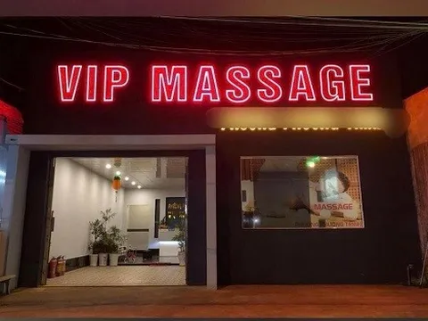 Nữ tiếp viên bị bắt quả tang đang thực hiện hành vi 'mờ ám' tại quán xoa bóp, giao dịch 1 triệu đồng