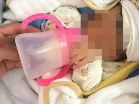 Cảnh tượng bé gái 1 tuần tuổi bị bỏ rơi trong đêm giá lạnh khiến ai nhìn cũng xót xa