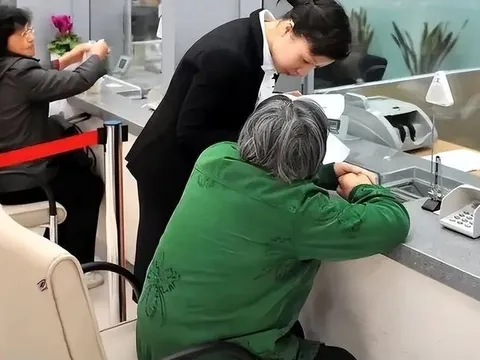 Cụ bà 70 tuổi gửi tiết kiệm 3,1 tỷ đồng, nửa năm sau số tiền "không cánh mà bay": Ngân hàng phủ nhận trách nhiệm