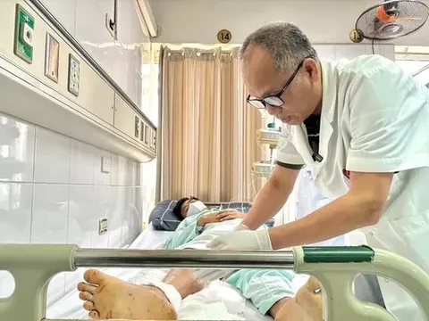 Nối liền cổ chân bị đứt rời cho một bệnh nhân nam 34 tuổi ở Phú Thọ sau tai nạn kinh hoàng