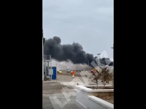 Clip: Rơi máy bay chở hàng chục người