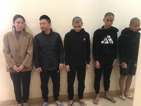 Công an thu giữ nhiều vật chứng quan trọng vụ vợ chồng chủ quán karaoke đánh khách