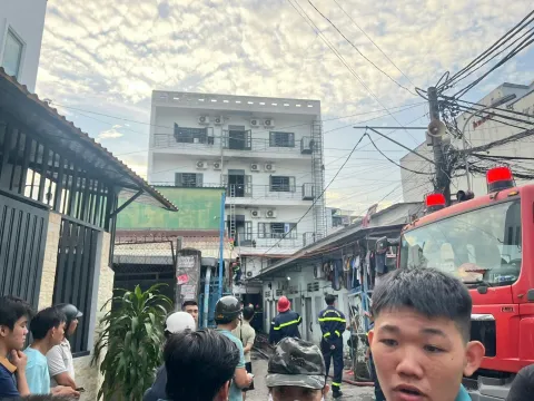 Hiện trường vụ cháy nhà trọ ở TP.HCM, 2 người tử vong