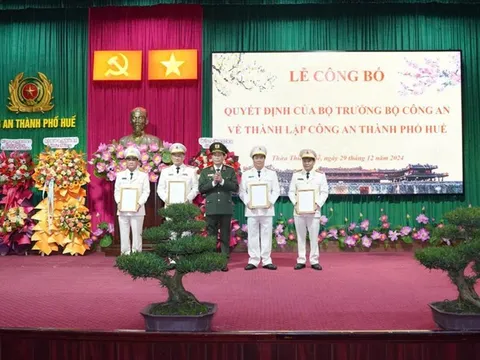 Công bố quyết định thành lập Công an Thành phố Huế