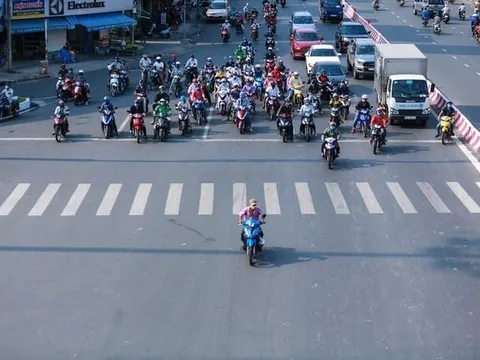 Từ 1/1/2025, vượt đèn đỏ có thể bị phạt tới 20 triệu đồng