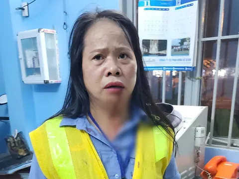 Clip: Người phụ nữ hành hung nhân viên gác chắn tàu vì không mở barie để vượt đường ngang khi tàu sắp đến gần
