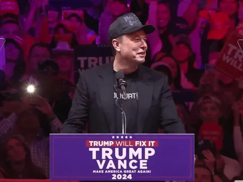 Tỷ phú Elon Musk gọi 1 hành vi của Tổng thống Mỹ Biden là "phản quốc"