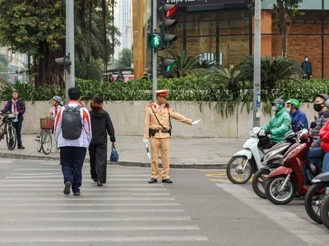 Người đi bộ sẽ bị phạt nặng nếu vi phạm quy tắc giao thông nào?