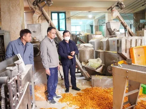 Hà Nội: Xưởng sản xuất bim bim có xác chuột chết phân huỷ, hiện trường tại cơ sở rất ám ảnh