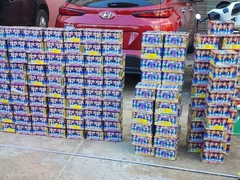 Bí mật bên trong thùng hàng ghi "Hạt Điều", thủ đoạn tinh vi núp bóng hội nhóm bị phát giác