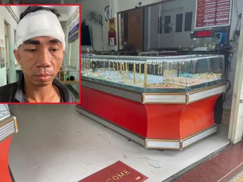 Bắt khẩn cấp đối tượng cướp tiệm vàng trốn trên ngọn cây dừa, hé lộ quá khứ đáng ngại qua 1 chi tiết