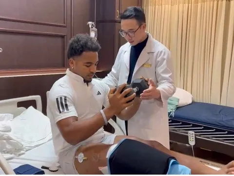 Clip: Nguyễn Xuân Son đã tập tạ tay nhẹ trên giường