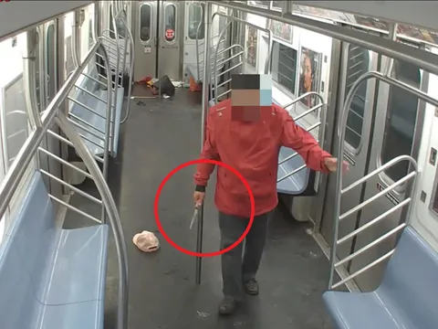 Bị nhóm thanh niên tấn công, ông lão vô gia cư "lật kèo" và cái kết bất ngờ