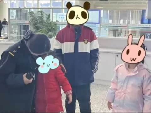 Lạc mất 3 con trên tàu cao tốc, người cha ân hận vì một hành động nhiều đàn ông đang làm mỗi ngày