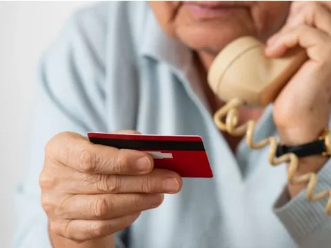 Cụ bà mất trắng 2,3 tỷ đồng vì nghe điện thoại của "Trưởng phòng Cảnh sát hình sự"