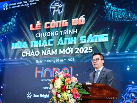 2025 drone “vẽ” chân dung Hà Nội trên bầu trời Hồ Tây tối 18/1