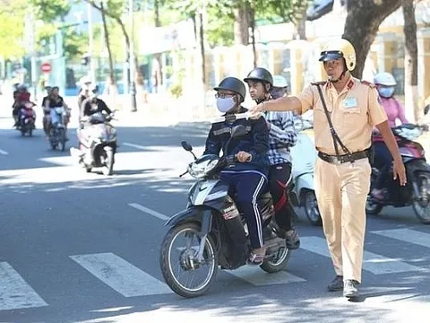 Từ tháng 1/2025, đi xe máy ra đường sẽ bị CSGT phạt tới hơn 10 triệu nếu không đáp ứng các điều kiện này