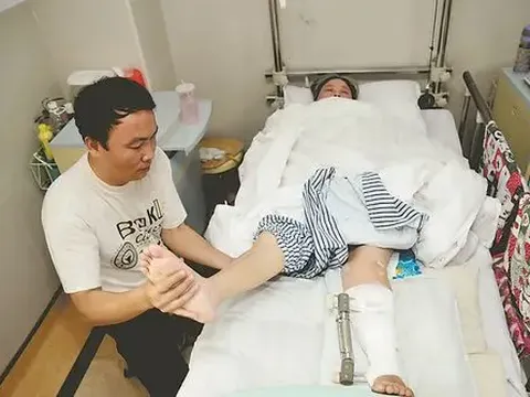 Lặng người sau chuyến công tác dài ngày về nhà thấy bí mật của người vợ bị liệt nhiều năm ở trong bếp