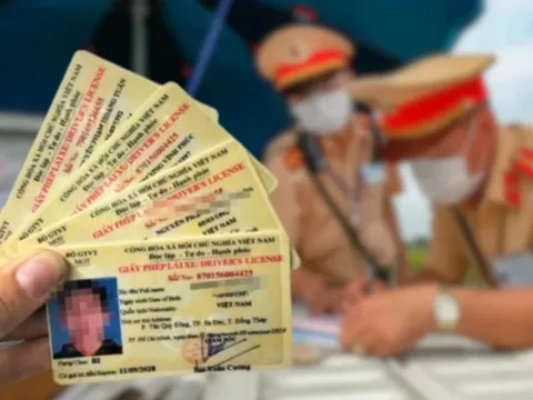 Từ 2025, người lái xe máy ra đường mang theo thứ này sẽ bị phạt tới 8 triệu đồng