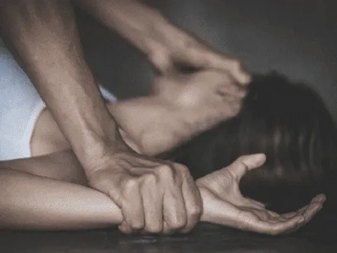 Bắt nhà tâm lý học thao túng xâm hại 50 cô gái, quay clip tống tiền