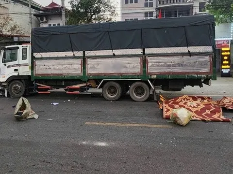 Hiện trường thương tâm vụ ô tô tải va chạm xe máy, 3 người tử vong