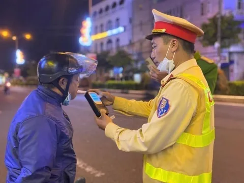 Chi tiết các mức phạt lỗi không chấp hành thổi nồng độ cồn từ 2025
