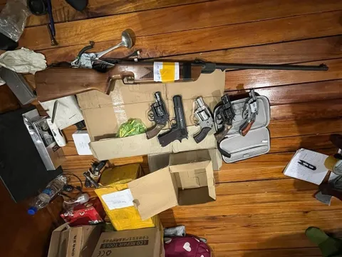 Cảnh sát đột kích “kho” chế tạo súng, đạn trái phép ở Phú Yên