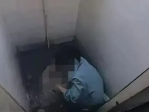 Công ty bí mật lắp camera ở nhà vệ sinh để tìm người dành quá nhiều thời gian trong đó