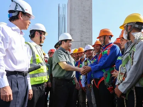 Thủ tướng chỉ đạo chăm lo, hỗ trợ người lao động làm việc trên công trường trong dịp Tết