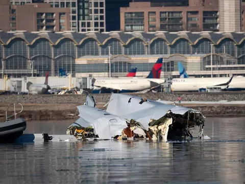 Hộp đen hé lộ manh mối quan trọng vụ va chạm máy bay ở Washington khiến 67 người thiệt mạng