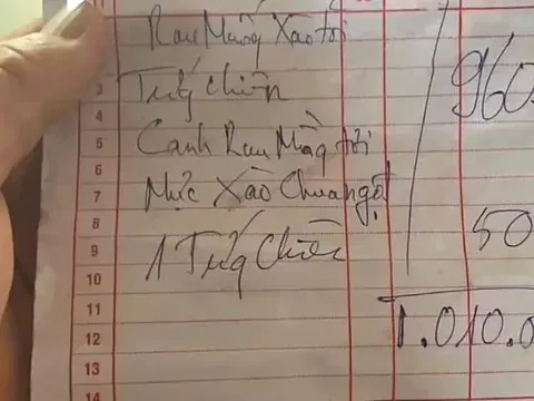 Quán cơm bị tố "chặt chém", nhân viên mắng khách "không lì xì còn so bì giá"?