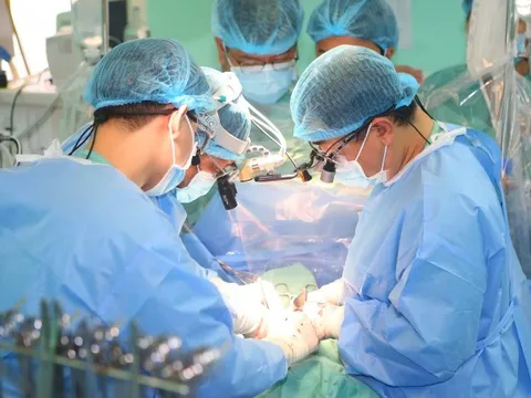 Tin vui đầu xuân Ất Tỵ 2025: Cứu sống bệnh nhân suy tim giai đoạn cuối nhờ ghép tim xuyên Việt thành công