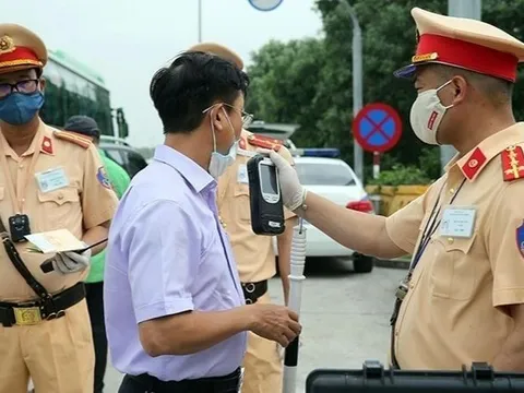 Đi ô tô vi phạm nồng độ cồn có thể bị phạt rất cao lên tới 60 triệu đồng