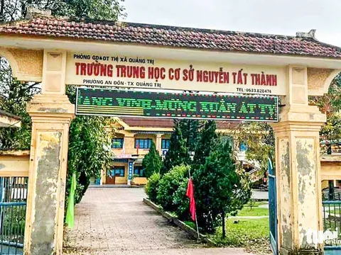 Vụ phụ nữ lạ dụ dỗ học sinh trước cổng trường ở Quảng Trị: Camera trích xuất thấy gì?