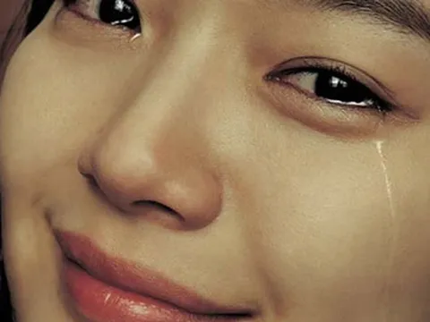 Sau ly hôn, tôi tưởng mọi thứ đã khép lại nhưng chỉ 7 chữ từ người cũ khiến tôi khóc đến đỏ mắt