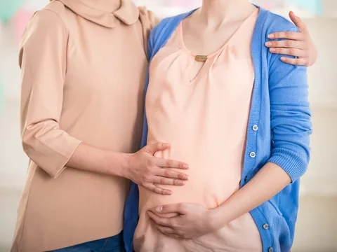 Không đủ giấy tờ, chồng có vợ mang thai hộ có được nhận trợ cấp?