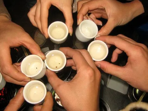 Uống rượu bia ngày Tết xong mà không làm ngay việc này, cơ thể mệt rã rời suốt cả ngày