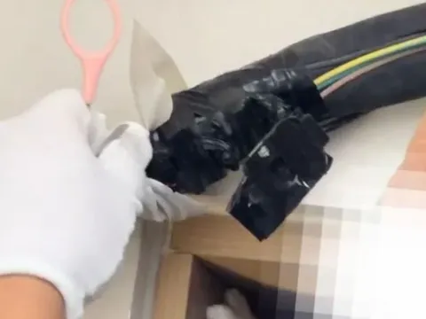 Hai cô gái “soi” điều hòa khi nhận phòng homestay, phát hiện thứ khiến cộng đồng mạng lạnh sống lưng