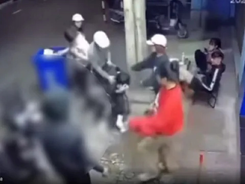 Khoảnh khắc đau lòng qua camera: Nam sinh lớp 9 tử vong sau khi bị đánh vì ghen tuông