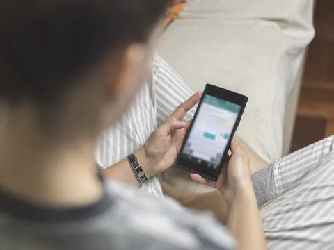 Cận Tết, vợ cũ nhắn tin "xin" 3 triệu và hành động lạ của chồng khiến tôi chết lặng tại chỗ