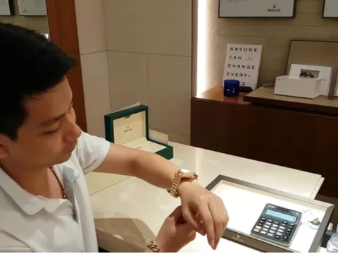 Khoa Pug tuyên bố phá sản, quá khứ tiêu tiền như nước bị đào lại