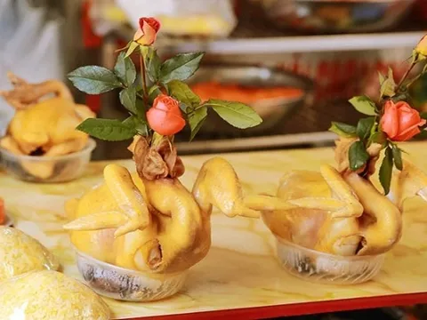 Nên cúng gà nguyên con hay chặt miếng?