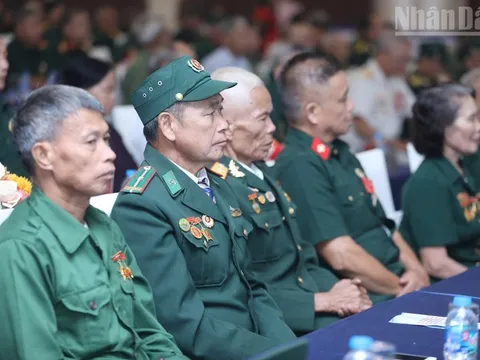 Năm 2026 tặng 900.000 đồng/người cho người có công: Những ai được nhận theo Nghị quyết 817?