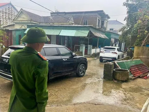 Những hình ảnh buồn sau clip ô tô đỗ chắn ngõ nhỏ, cùng lời thách thức xôn xao mạng xã hội