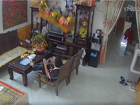 Clip bàn thờ rơi ngày đầu năm hút gần 2 triệu view, gây tranh cãi: Chuyên gia nói gì?